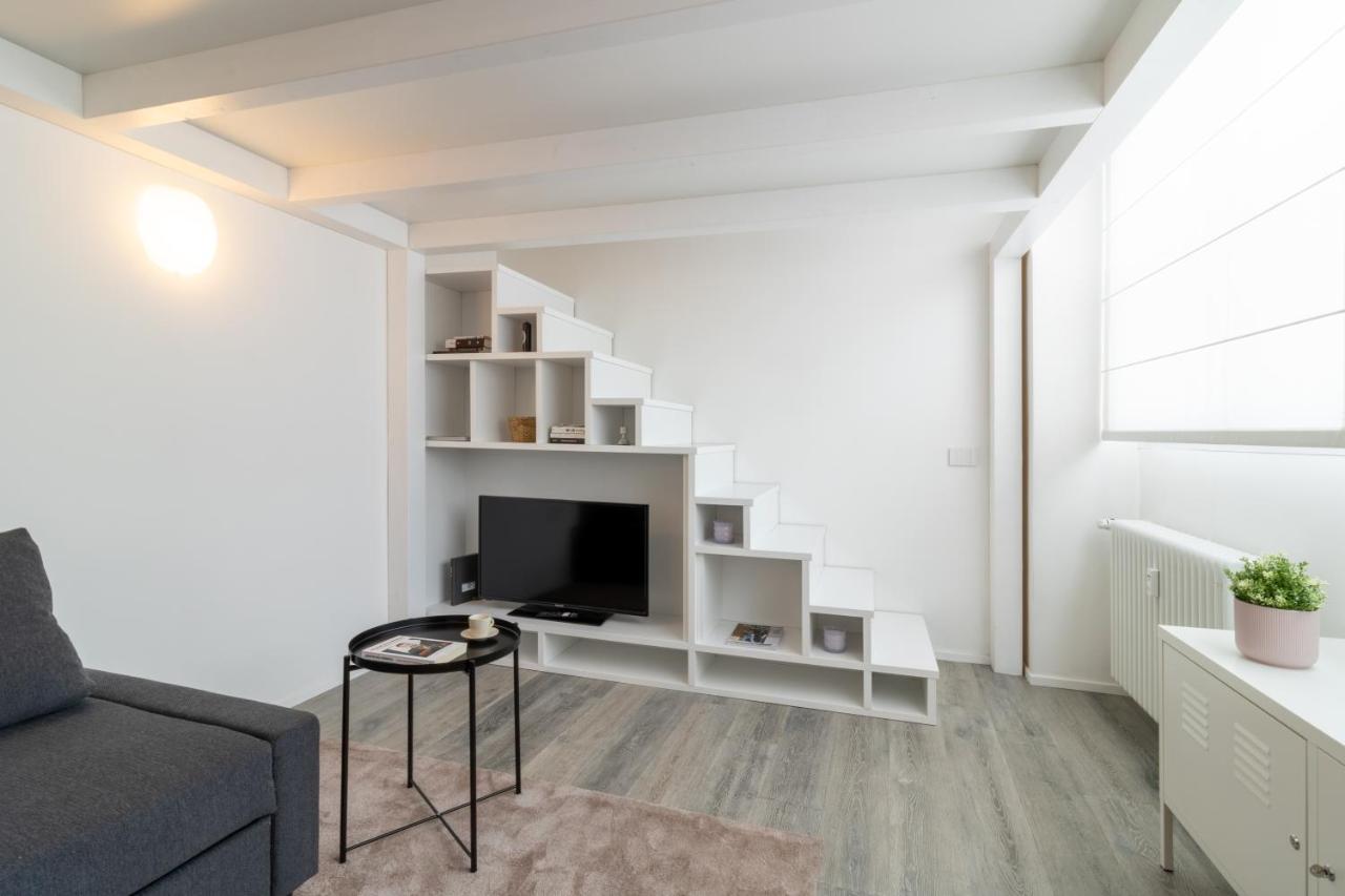 Navigli - Chic And Sophisticated Home In Milan Bagian luar foto
