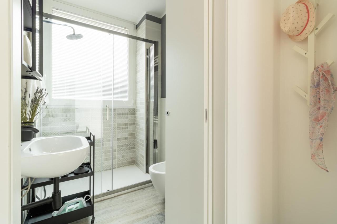 Navigli - Chic And Sophisticated Home In Milan Bagian luar foto