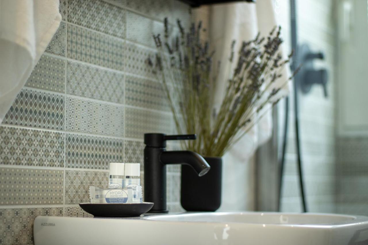 Navigli - Chic And Sophisticated Home In Milan Bagian luar foto